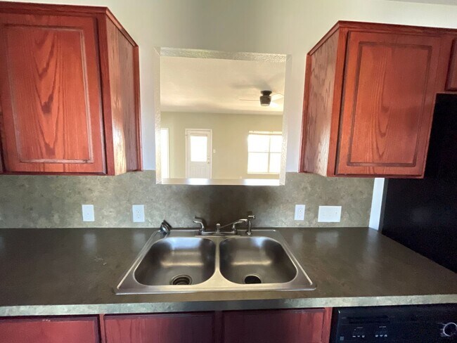 Building Photo - 360 Virtual Tour Available