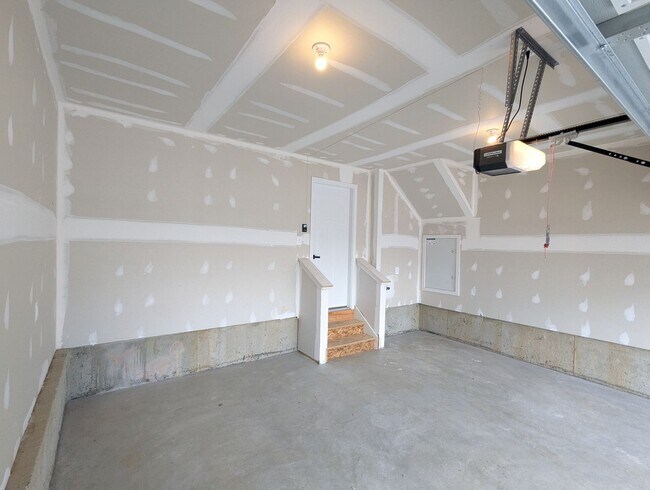 Building Photo - Gorgeous New Construction (never lived in)...