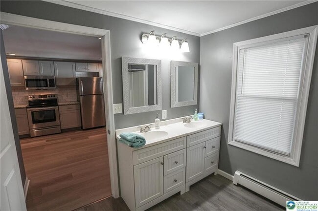 Building Photo - 637 Lehigh Ave