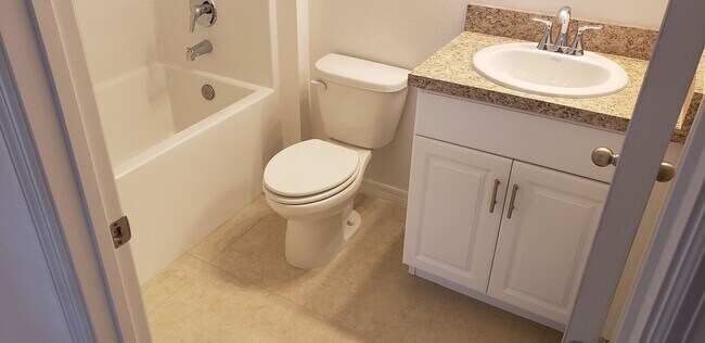 Building Photo - Dundee Station/Haines City_3 Bedroom 2 Bat...