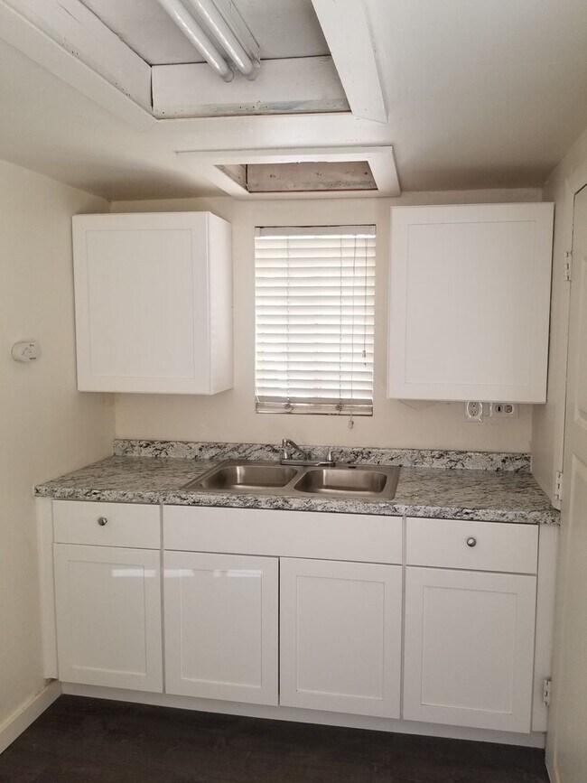 Building Photo - Cozy Studio Aparment in El Centro