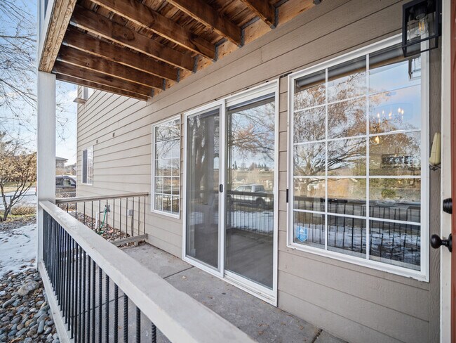 Building Photo - 2316 E South Riverton Ave