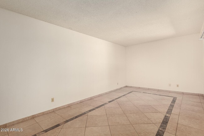 Building Photo - 4013 S Hazelton Ln