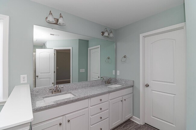 Building Photo - SPACIOUS 2-Story Home in Pikeville School ...