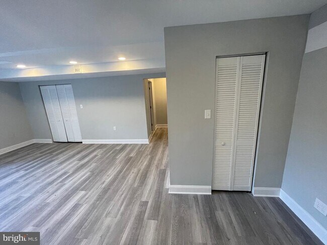 Building Photo - 6415 Whitwell Ct