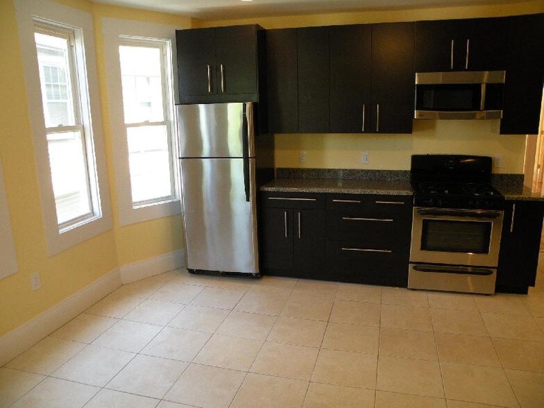 Building Photo - 3147-3149 Washington St. Unit 1