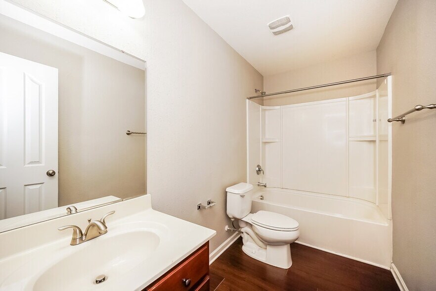 Building Photo - 1418 River Run Rd