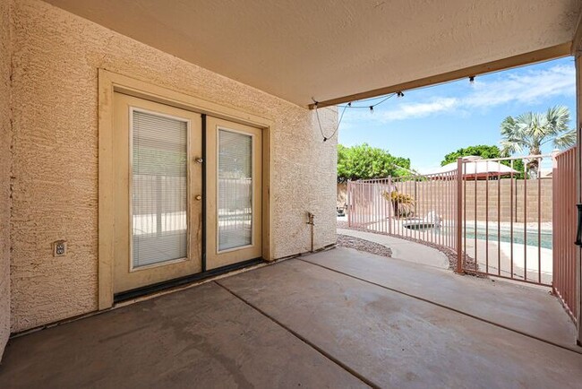 Building Photo - 5BD 3BA with Pool in West Chandler!