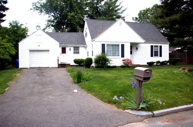 Building Photo - 4-Bedroom Home for Rent in the Heart of Sixteen Acres