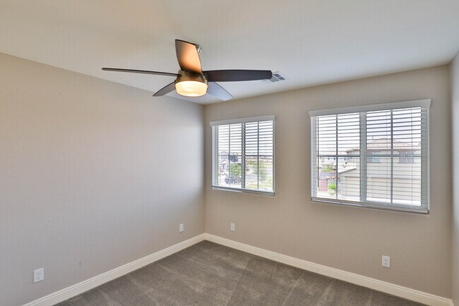 Building Photo - 9805 E Specter Dr