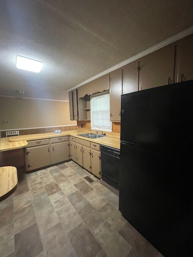 Building Photo - 105 Redwood Trail