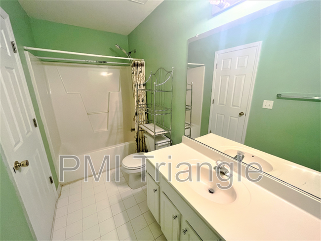 Building Photo - 2429 Valley Haven Dr