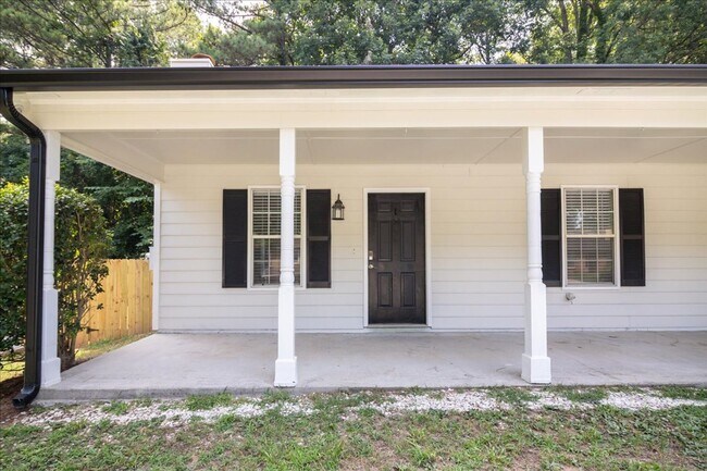 Building Photo - Newly Renovated 3bd/2ba Duplex Unit in Con...