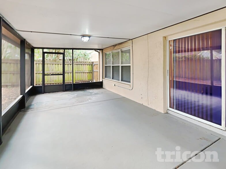 Building Photo - 1115 Hardwood Dr