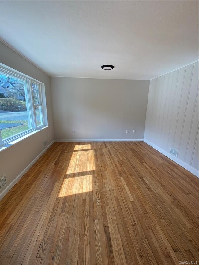 Building Photo - 18 Mountain Rd