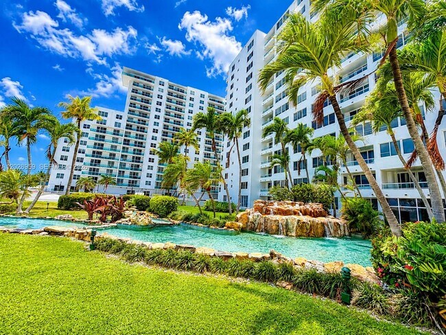 Building Photo - 5005 Collins Ave