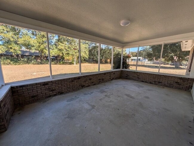 Building Photo - 149 SW Blueberry Pl