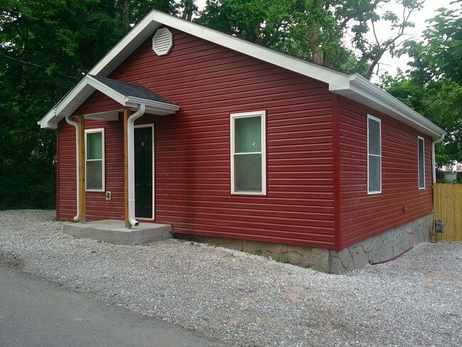 Building Photo - Fully Remodeled 2 Bed 1 Bath House
