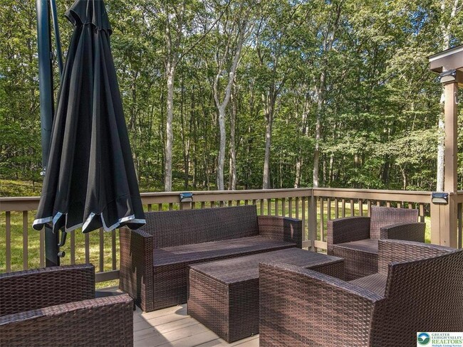 Building Photo - 115 White Oak Ct