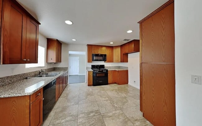 Building Photo - 12451 Telfair Ave