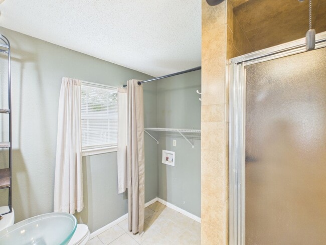 Building Photo - Room to Live, Room to Relax – Spacious 3-Bedroom Home