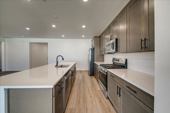 Building Photo - Stylish New Star Home with Resort-Style Perks