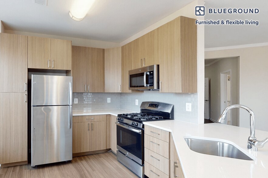 Building Photo - 2350 26th Ct S