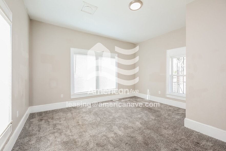 Building Photo - 203 Wellington St