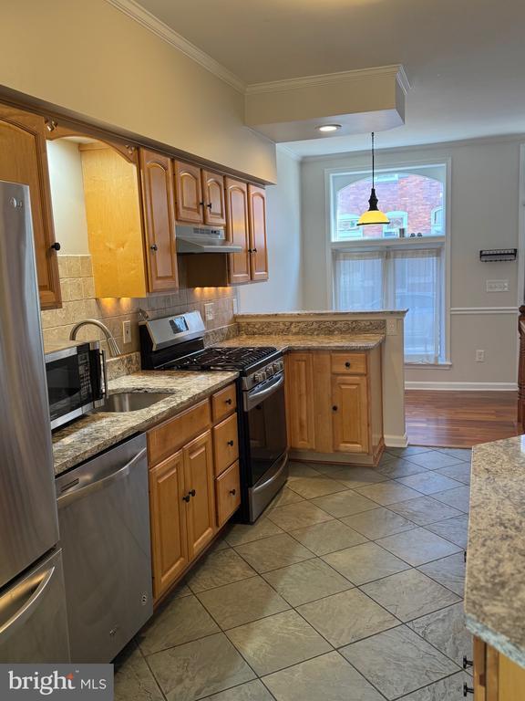 Building Photo - 606 S Belnord Ave