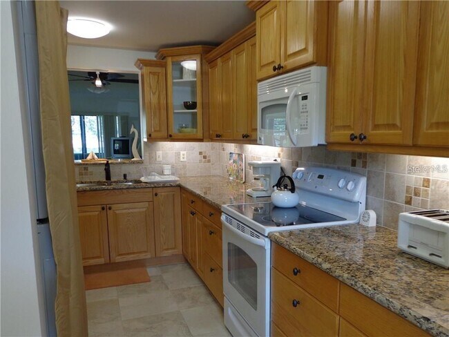 Building Photo - 7070 Fairway Bend Ln