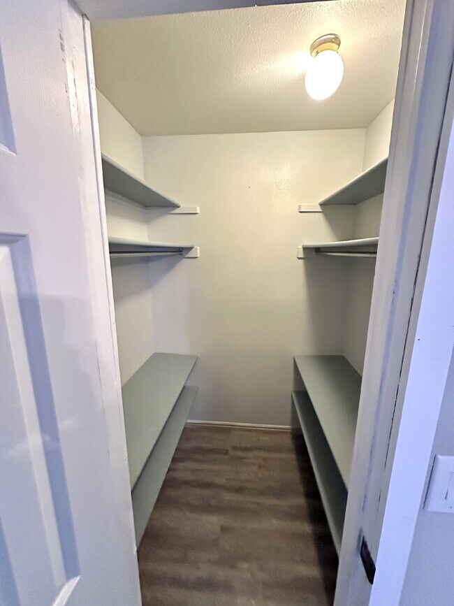 Building Photo - "Charming 2-Bed, 2-Bath Townhouse with Cozy Fireplace in Prime St. George Location!"