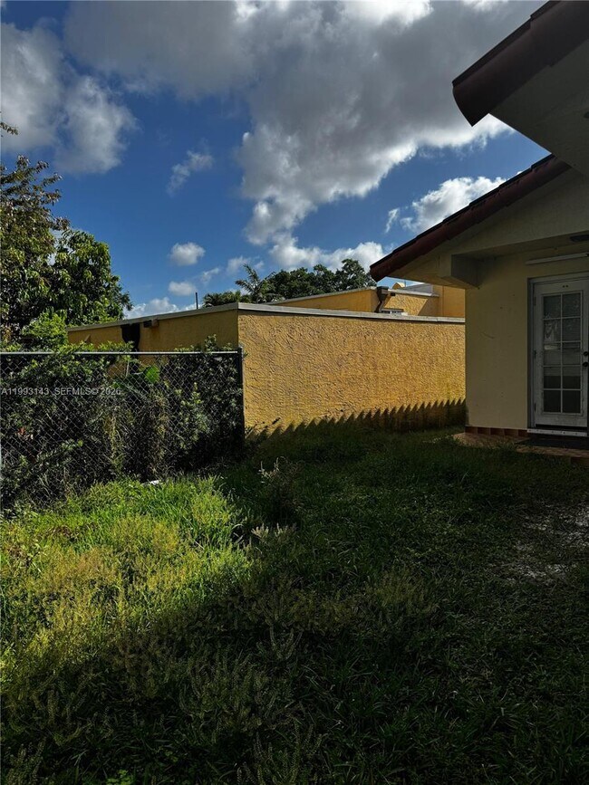 Building Photo - 2194 SW 57th Ct