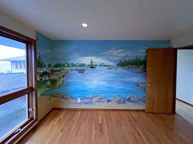 Building Photo - Gated Sound view home Des Moines area, 4 bed plus den 2.5 bath 3900 s/f, Available NOW!!!