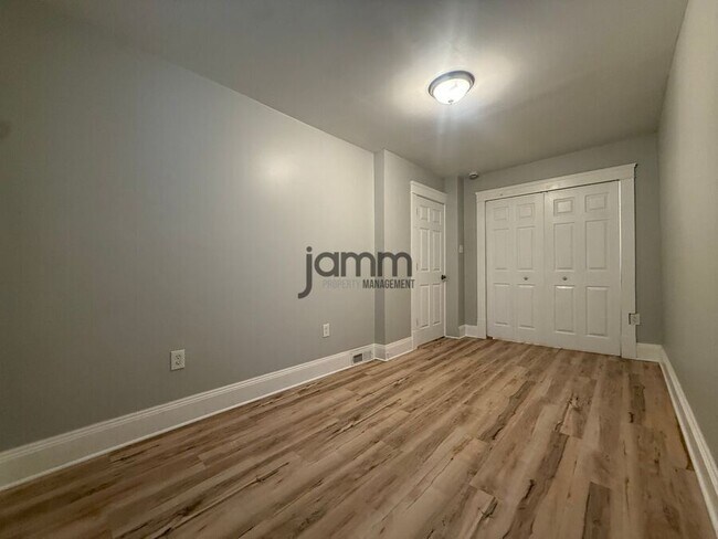 Building Photo - 1441 W 58th St