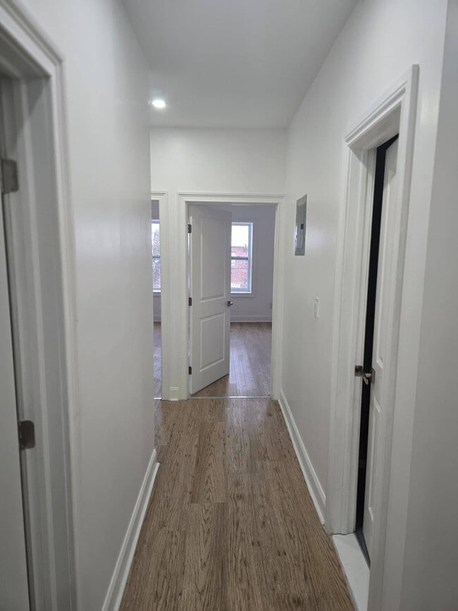 Building Photo - 2050 Strauss St