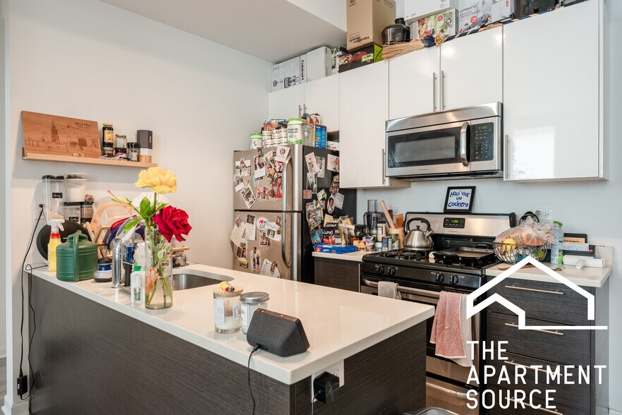 Building Photo - 2020 S Throop St