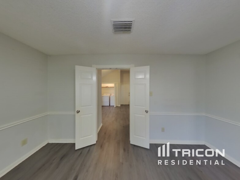 Building Photo - 1402 Baker Dr