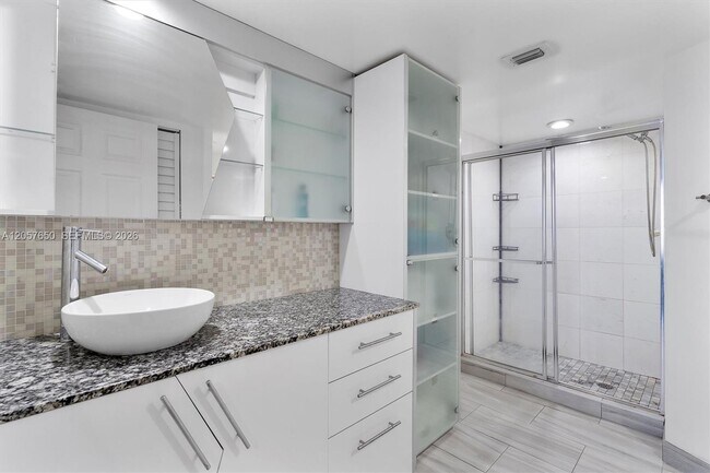 Building Photo - 3530 Mystic Pointe Dr
