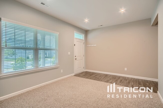 Building Photo - 1302 Harkey Creek Dr