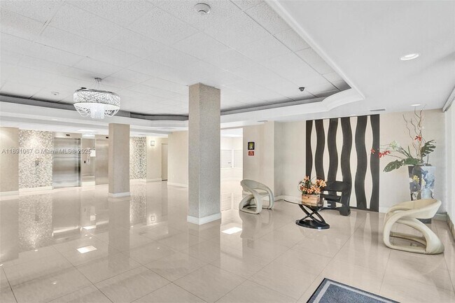 Building Photo - 1833 S Ocean Dr