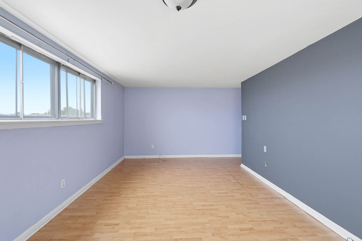 Building Photo - 2217 Hoffnagle St