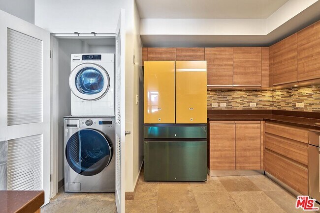 Building Photo - 3785 Wilshire Blvd