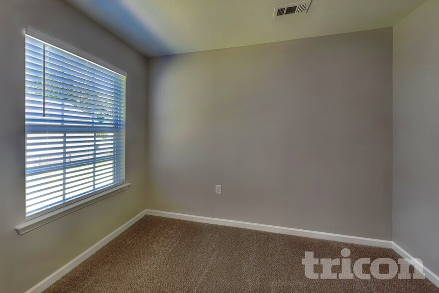 Building Photo - 3627 Alexander Forest Dr