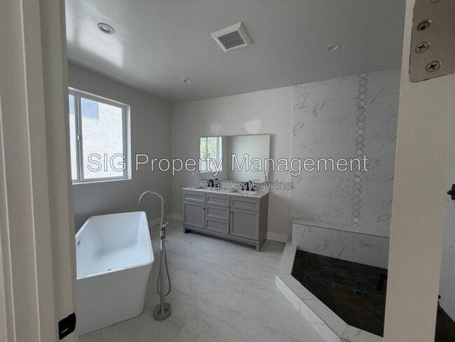 Building Photo - 7420 Valaho Ln