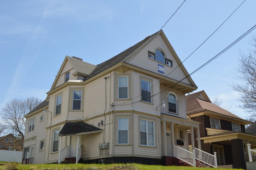 Building Photo - 327 Westcott St