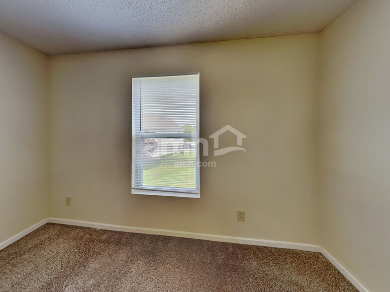 Building Photo - 989 Bentgrass Dr