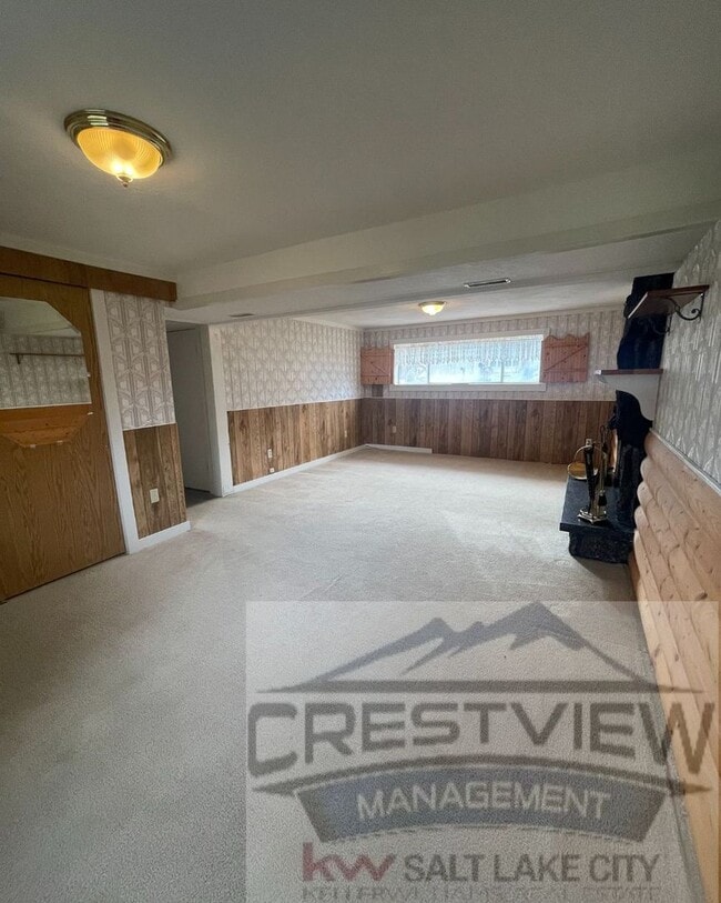 Building Photo - Charming East Sandy Home in a Prime Location