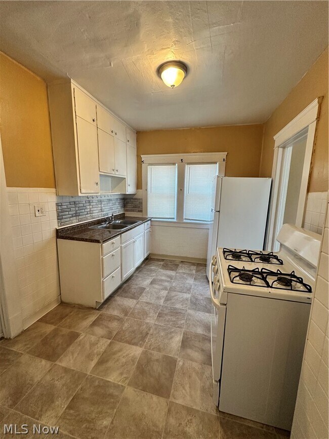 Building Photo - 816 London Rd