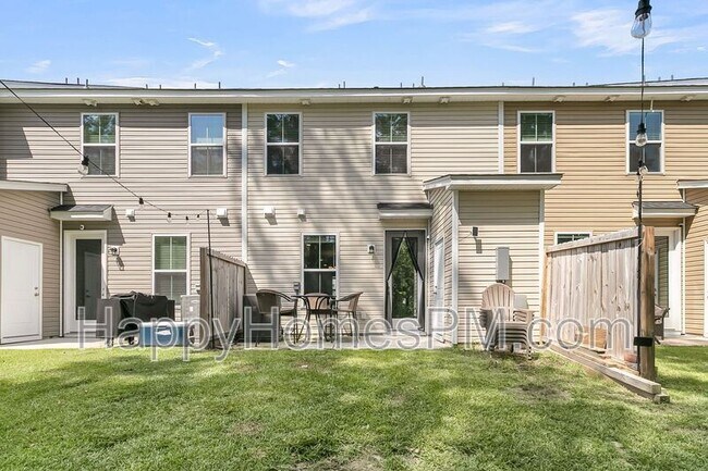 Building Photo - 523 Green Fern Dr
