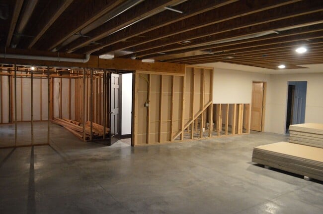 Building Photo - Stunning Westside Home
